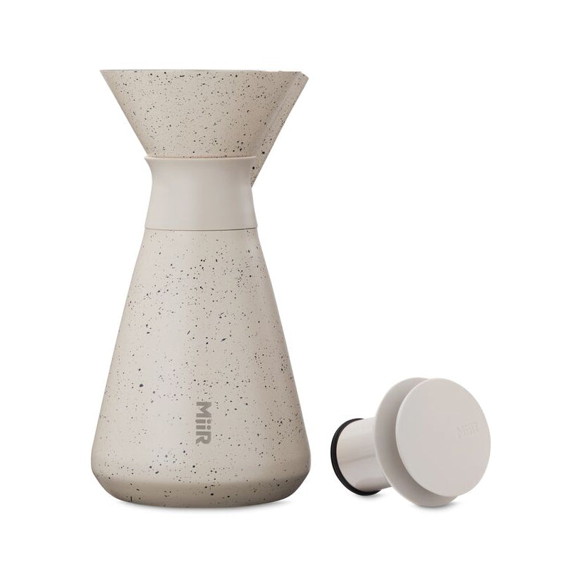 new-standard-carafe-x7 WebPDP-33oz_New_Standard_Carafe_Desert_Tan_Speckle_Studio__CAR1SVOS224_Front_Lid_Staged.jpg